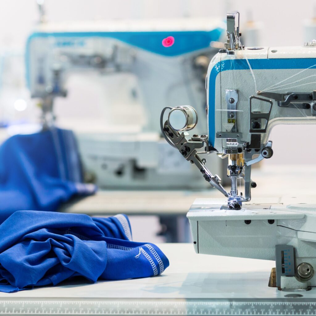 Máquina de costura de confecção